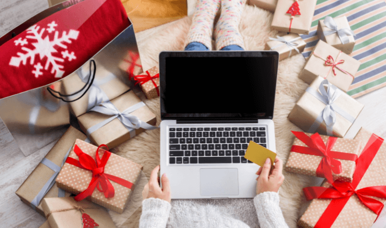 How To Win the Consumer Credit Game This Holiday (4 Tips)